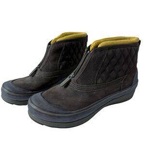 Clarks Outdoor “Muckers” Ankle Boots | Waterproof & Warm | Size 8.5 | EUC